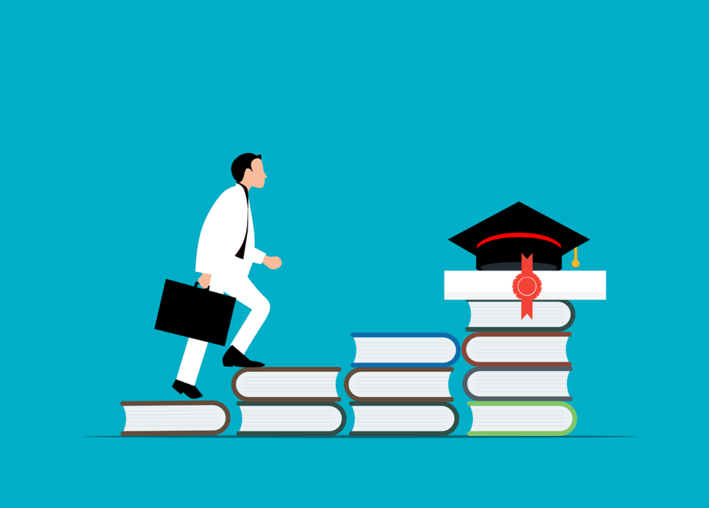 Curso de Copywriting: Quando vale a pena investir em um? - Homem caminhando subindo degraus feitos por livros em direção a um chapéu de formatura